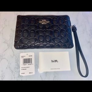 🆕Coach Wristlet🆕